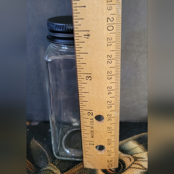 Set of 12 New Spice Jars With Black Lids, shaker tops and labels - Picture 3 of 8